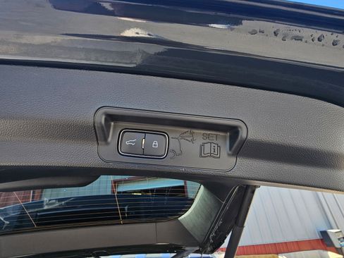 Used 2022 Ford Explorer XLT w/ Equipment Group 202A image 13