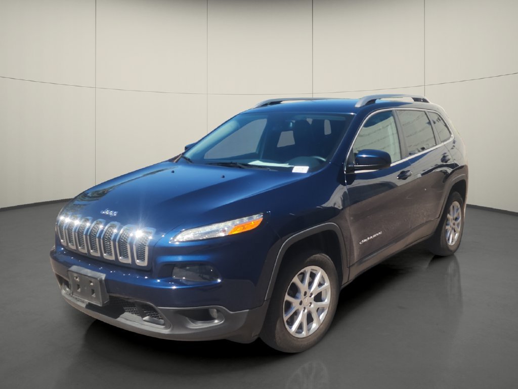 Used 2018 Jeep Cherokee Latitude Plus FWD image 3