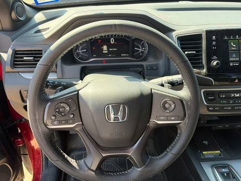 Used 2025 Honda Passport EX-L image 13