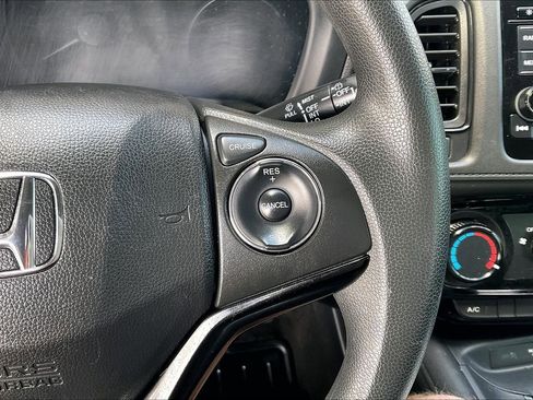 Used 2019 Honda HR-V LX image 11