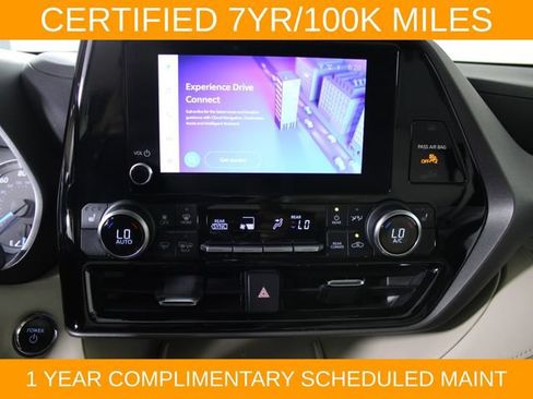 Used 2023 Toyota Highlander XLE AWD/4WD image 26