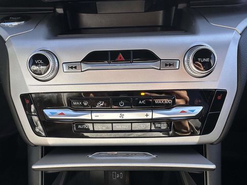 Certified 2022 Ford Explorer XLT w/ Equipment Group 202A image 24