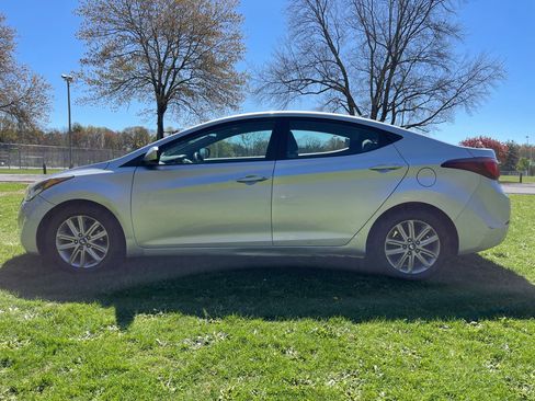 Used 2015 Hyundai Elantra SE w/ Option Group 02 FWD image 31
