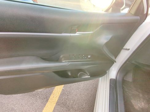 Used 2021 Toyota Camry XSE FWD image 8