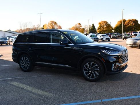 New 2026 Lincoln Aviator Premiere image 8