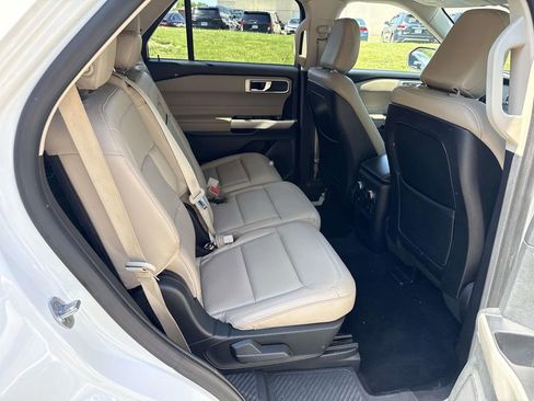 Used 2020 Ford Explorer XLT w/ Equipment Group 202A RWD image 11