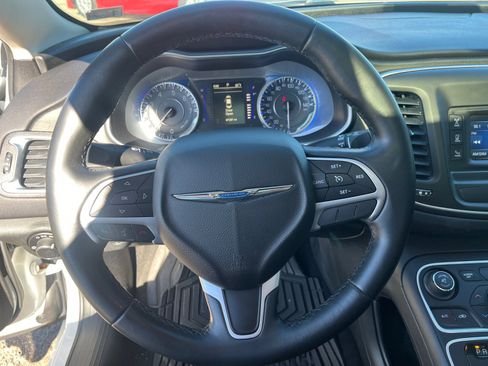 Used 2015 Chrysler 200 Limited w/ Convenience Group image 9
