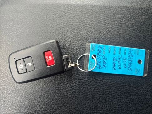 Used 2019 Toyota Tacoma TRD Off-Road image 25