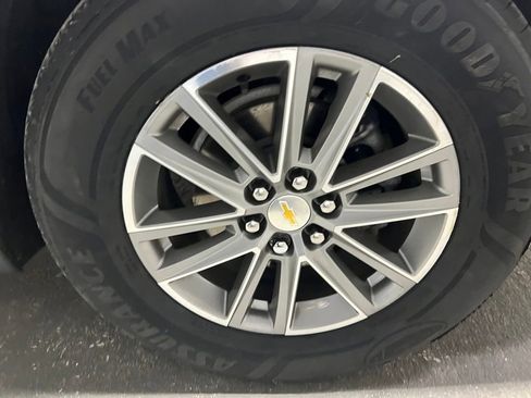 Used 2023 Chevrolet Traverse LT image 48