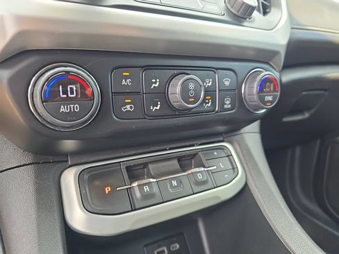 Used 2022 GMC Acadia SLE w/ Driver Convenience Package FWD image 25