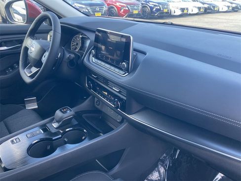 New 2026 Nissan Rogue SV image 10