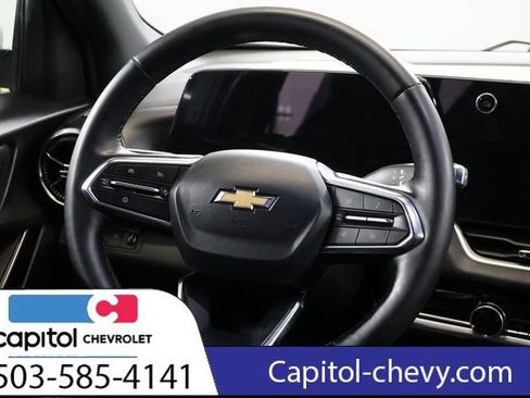 Used 2025 Chevrolet Equinox LT w/ Convenience Package II AWD/4WD image 16