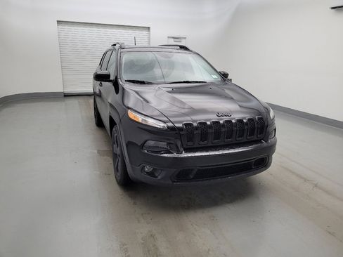 Used 2018 Jeep Cherokee Limited w/ Luxury Group AWD/4WD image 14