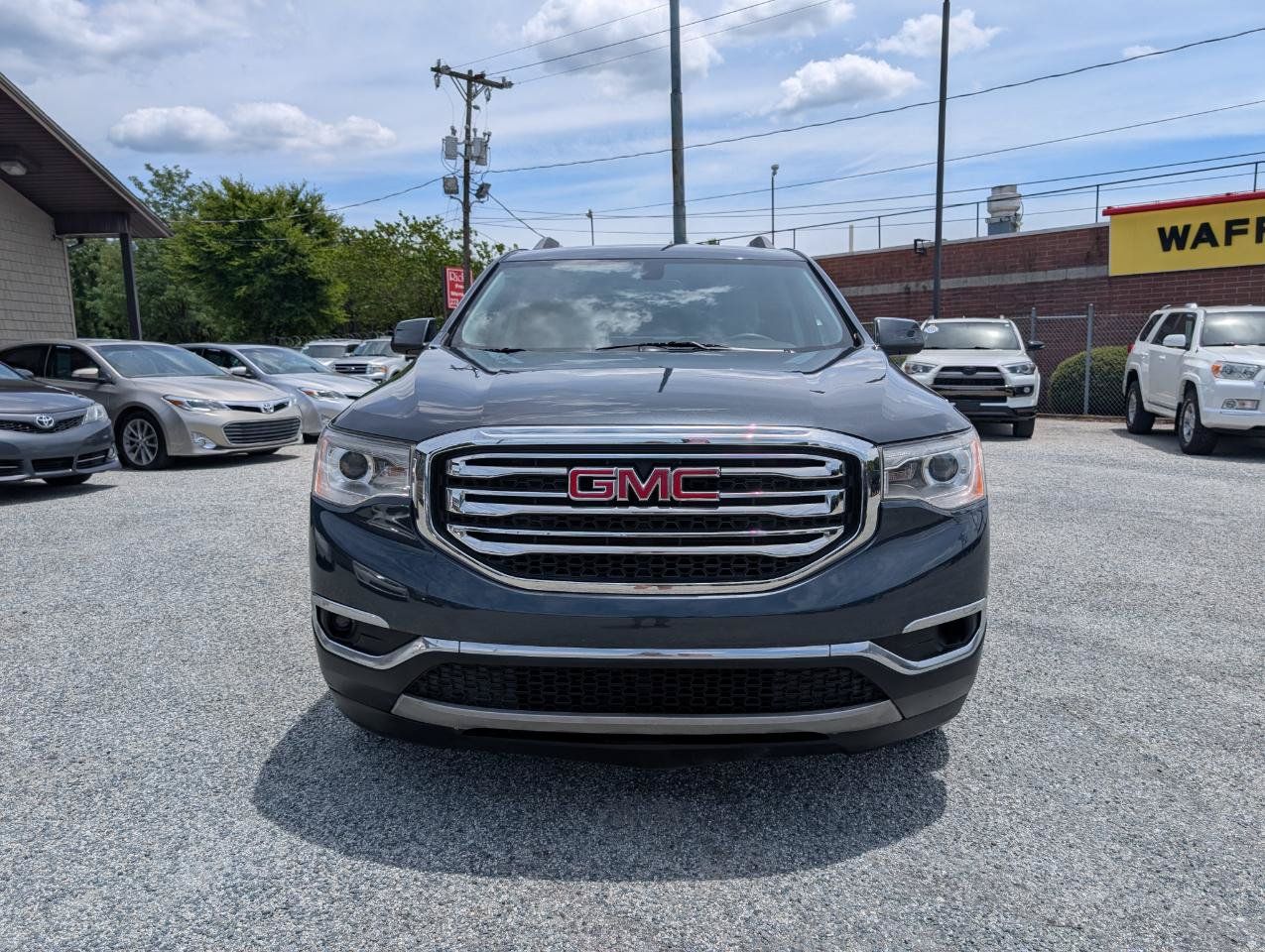 Used 2019 GMC Acadia SLT FWD image 2