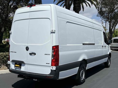 Used 2022 Mercedes-Benz Sprinter 2500 image 25