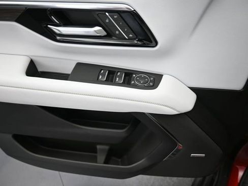 New 2025 Chevrolet Suburban Premier image 39