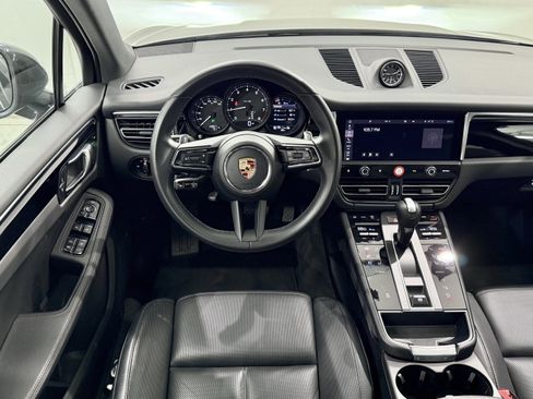 Certified 2024 Porsche Macan AWD/4WD image 25