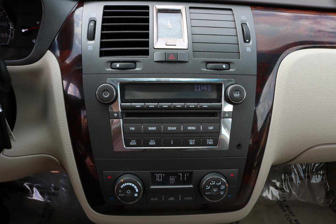 Used 2009 Cadillac DTS w/ Sun And Sound Package FWD image 28