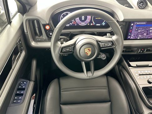 Certified 2025 Porsche Cayenne Coupe image 18