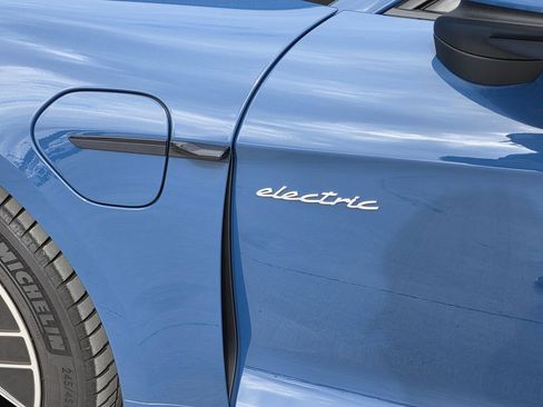 Certified 2025 Porsche Taycan image 27