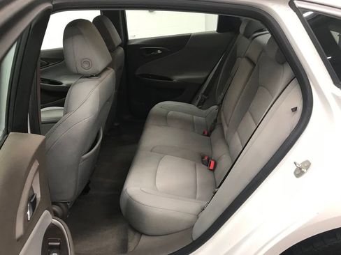 Used 2018 Chevrolet Malibu LS image 25