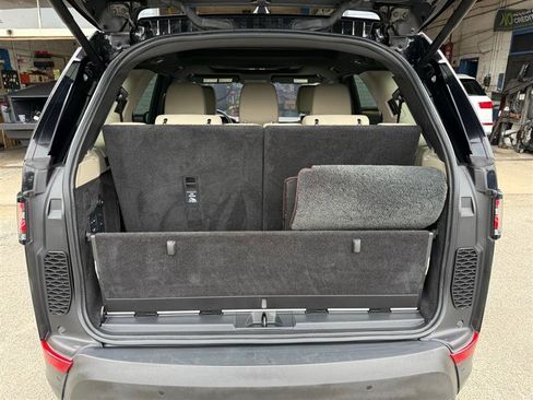 Used 2018 Land Rover Discovery HSE image 17