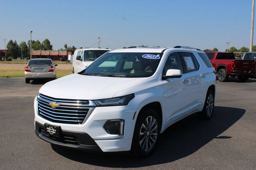 Used 2023 Chevrolet Traverse Premier FWD image 4