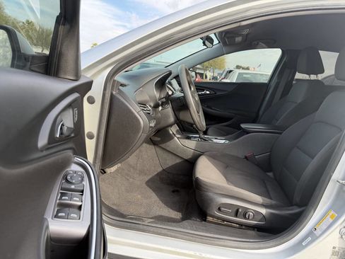 Used 2019 Chevrolet Malibu LT image 17