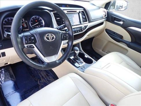 Used 2015 Toyota Highlander XLE FWD image 11