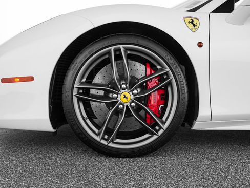 Used 2018 Ferrari 488 Spider RWD image 38