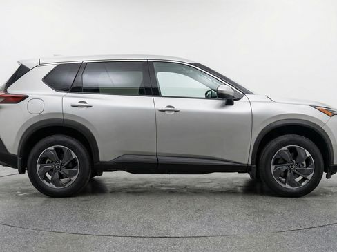 Used 2025 Nissan Rogue SV AWD/4WD image 11