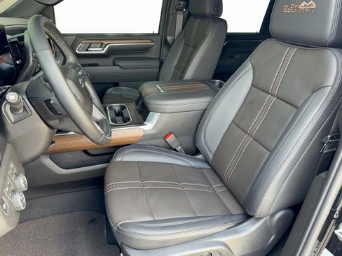 Used 2026 Chevrolet Silverado 2500 High Country w/ High Country Premium Package AWD/4WD image 5