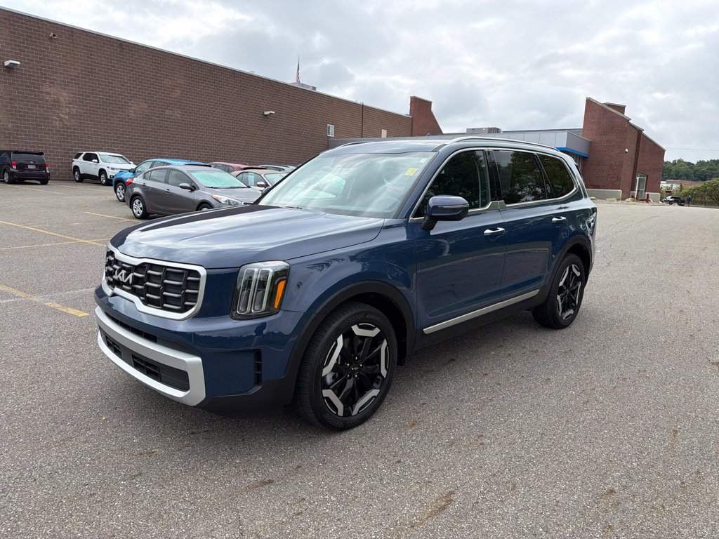 Used 2025 Kia Telluride S FWD image 5