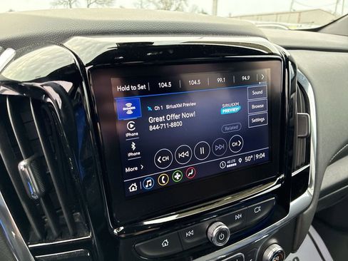 Used 2023 Chevrolet Traverse LT FWD image 15