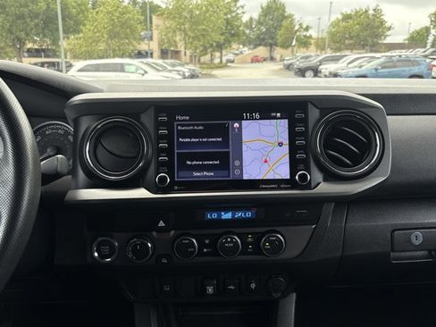 Used 2022 Toyota Tacoma TRD Off-Road AWD/4WD image 14