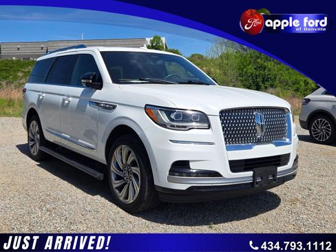 Used 2022 Lincoln Navigator Reserve image 1