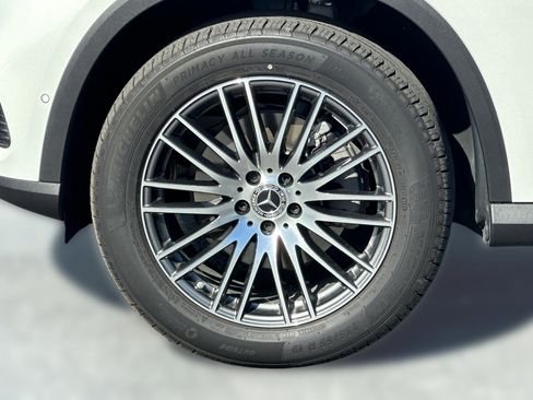 Used 2026 Mercedes-Benz GLC 300 image 12