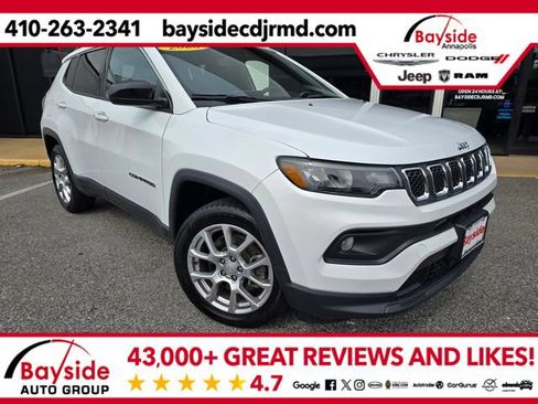 Used 2023 Jeep Compass Latitude AWD/4WD image 1