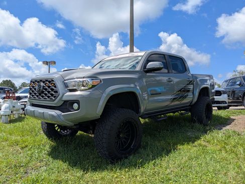 Used 2021 Toyota Tacoma TRD Sport w/ Technology Package AWD/4WD image 8