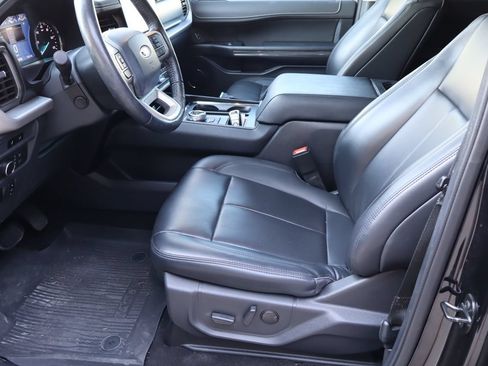 Used 2022 Ford Expedition XLT RWD image 16