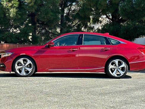 Used 2018 Honda Accord Touring image 7