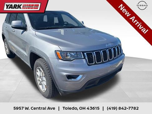 Used 2018 Jeep Grand Cherokee Laredo image 1