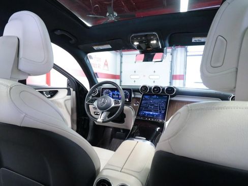 Used 2024 Mercedes-Benz GLC 300 4MATIC image 24