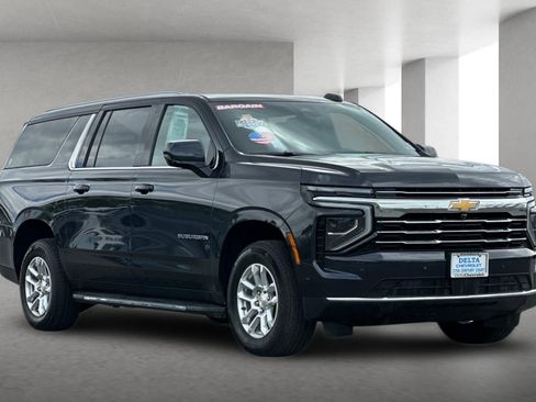 Used 2025 Chevrolet Suburban LT AWD/4WD image 1