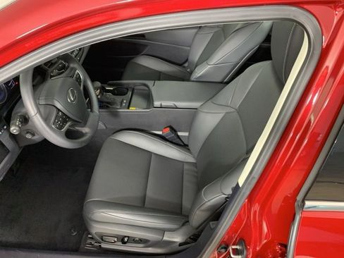 Used 2025 Lexus ES 300h F Sport w/ Accessory Package (Z2) image 32