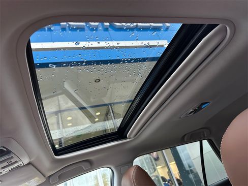 Used 2017 Subaru Outback 2.5i Touring w/ Popular Package #5A image 23