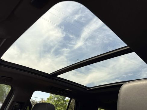 Used 2021 Chevrolet Tahoe Z71 w/ Z71 Off-Road Package image 17