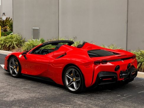 Used 2023 Ferrari SF90 Spider image 3