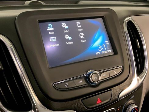 Used 2018 Chevrolet Equinox LS FWD image 6