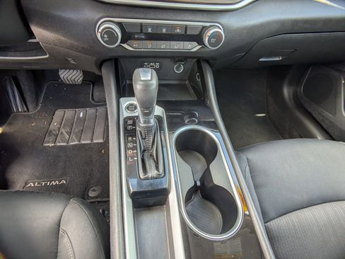 Used 2024 Nissan Altima 2.5 SV FWD image 22